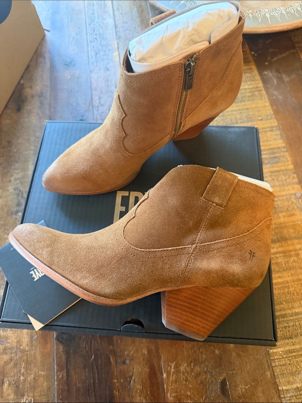 New in box Frye Reina Bootie suede cognac size 9